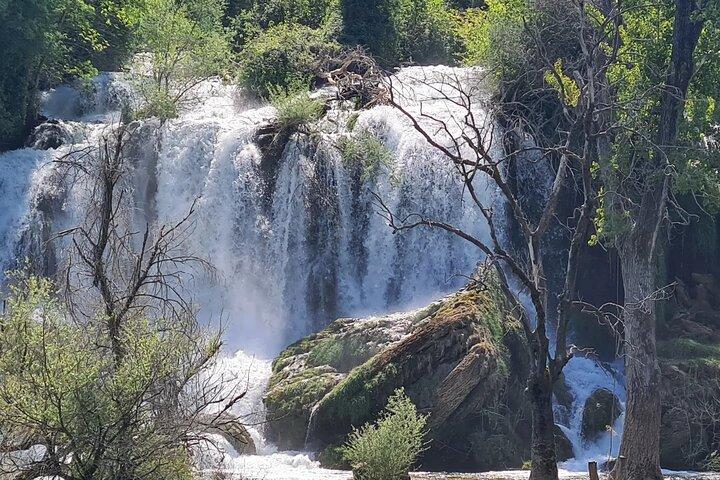 Sul ponte verso le cascate (Mostar)