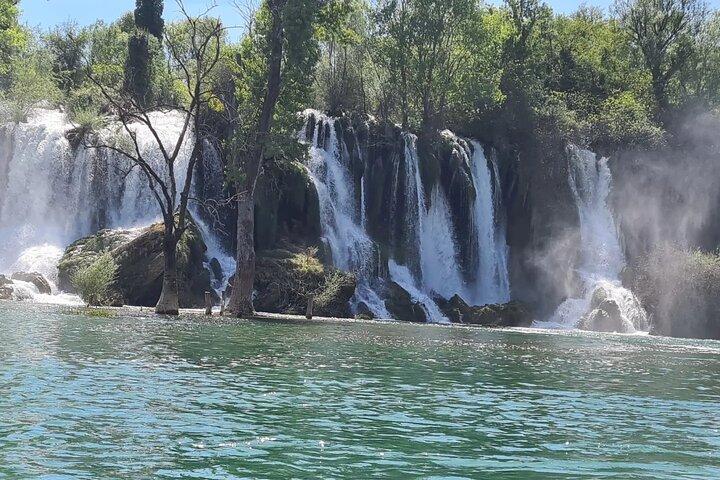 Sul ponte verso le cascate (Mostar)