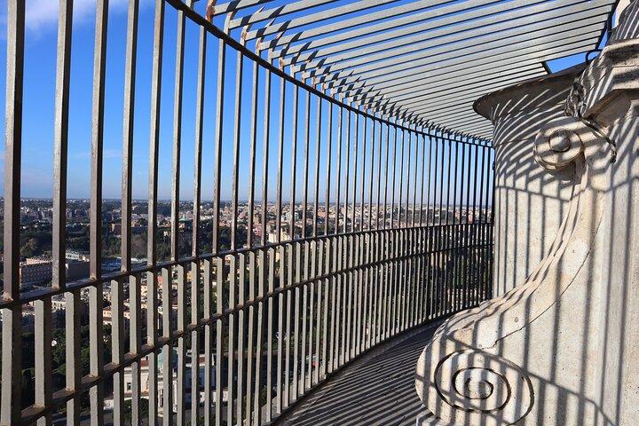 Acceso a la cúpula de la Basílica de San Pedro del Vaticano con audioguía digital