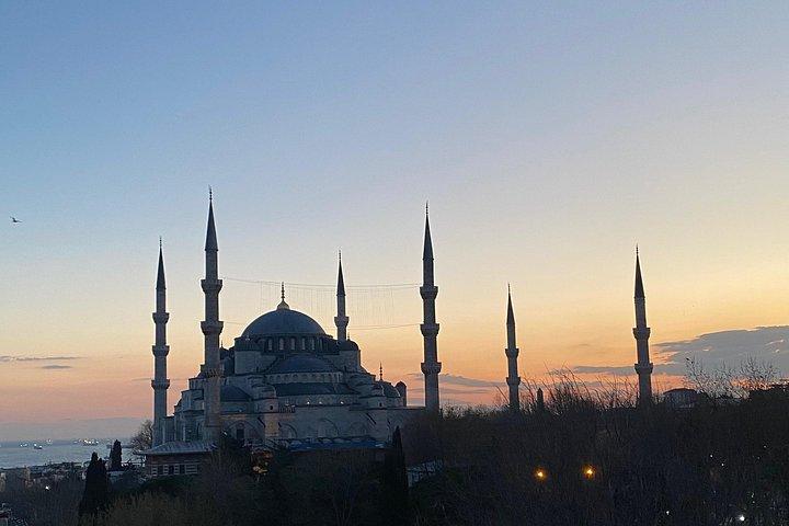 Privater Minivan-Transfer vom Flughafen Istanbul