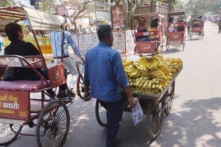 Private Rickshaw Tour of Old Delhi Heritage with Food Tasting