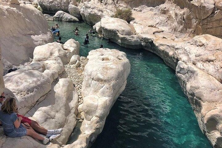 ワヒバ砂砂漠 - ベドウィンの家 - ワディ バニ ハーリド - 1 日ツアー