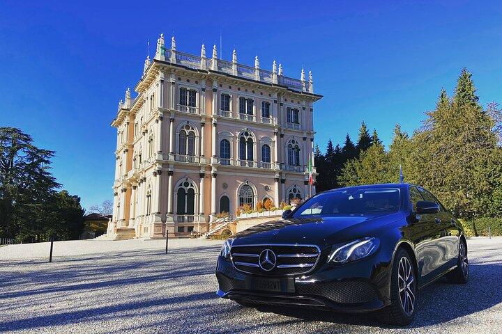 Stadt Como: Privater Transfer zum/vom Flughafen Malpensa
