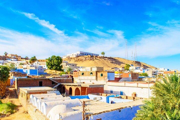Tour privado desde Aswan a Philaetemple y Nubianvillage en barco