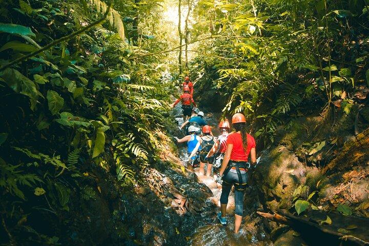 Mambo Combo Canyoning og Rafting nær Arenal-vulkanen