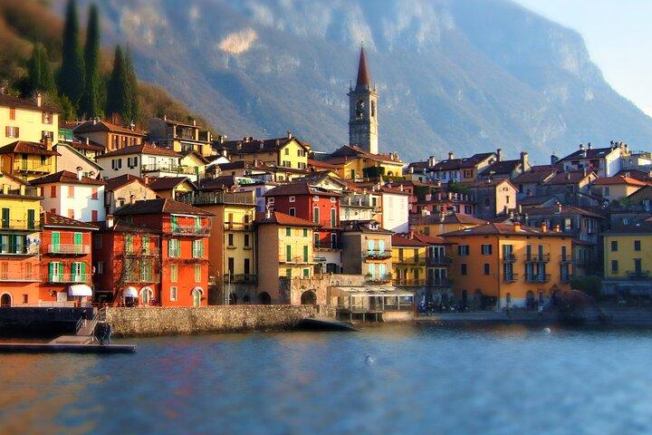 Crucero por el Lago de Como y tour por Varenna, Villa Monastero y Bellagio
