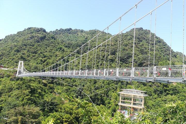 Puente de cristal Corredor forestal Cueva antigua Tour privado al lago de los cisnes