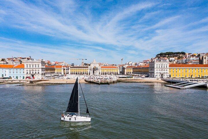 Private sailboat tour in Lisbon