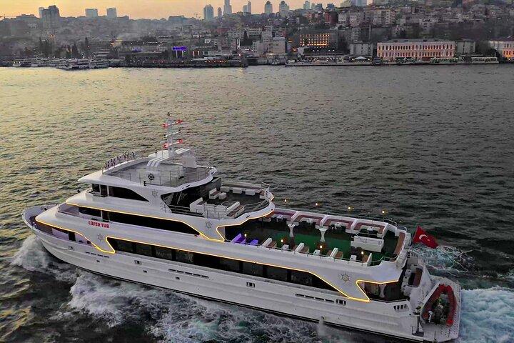 Mega Lüfer Dinner Kreuzfahrt Bosporus und Show mit eigenem Tisch