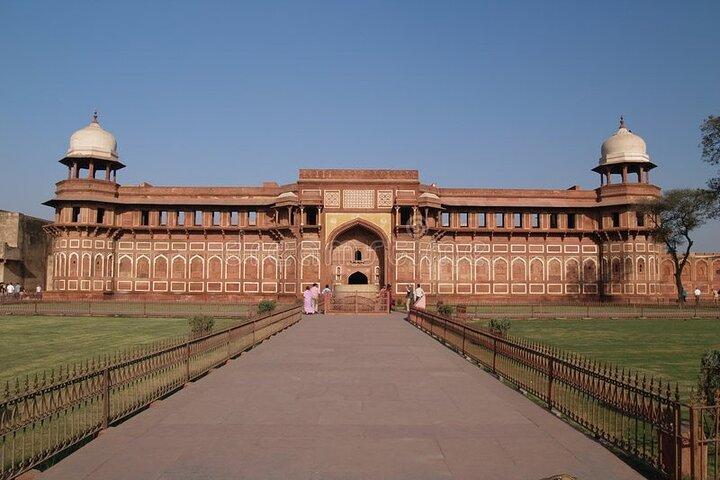 Private Taj Mahal Sunrise Tour von Jaipur mit dem Auto All Inclusive