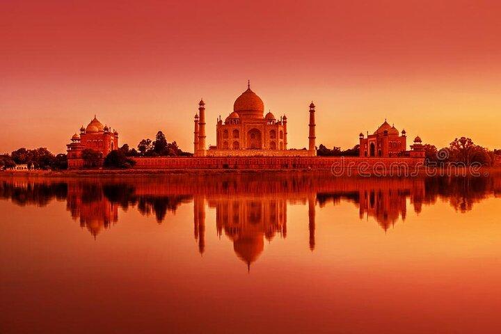 Private Taj Mahal Sunrise Tour von Jaipur mit dem Auto All Inclusive