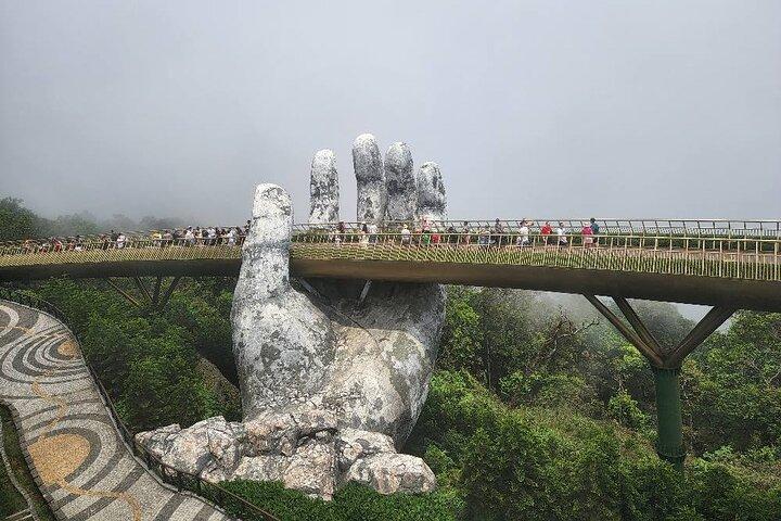 Ba Na Hills - Golden Bridge y Hoi An Walking City Tour por la noche