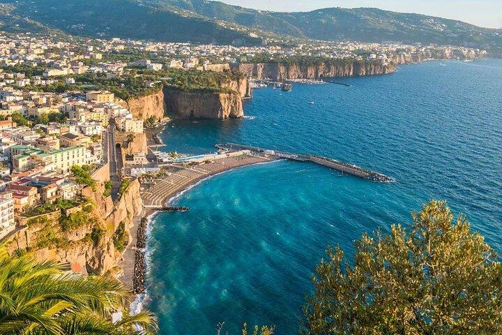 Excursion d'une demi-journée à Positano et Sorrente au départ de Naples
