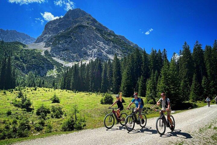 Privat Scenic Mountain Lake eBike Tour