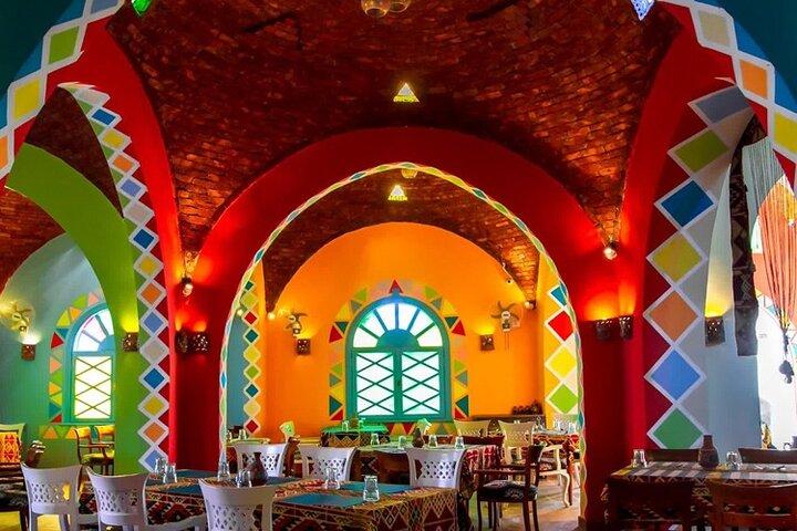 Tour privado desde Aswan a Philaetemple y Nubianvillage en barco