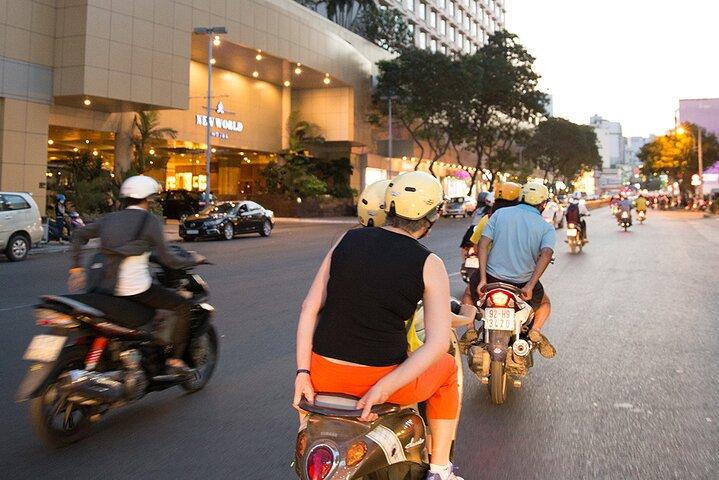 Ho-Chi-Minh-Street-Food-Verkostungen mit dem Motorrad
