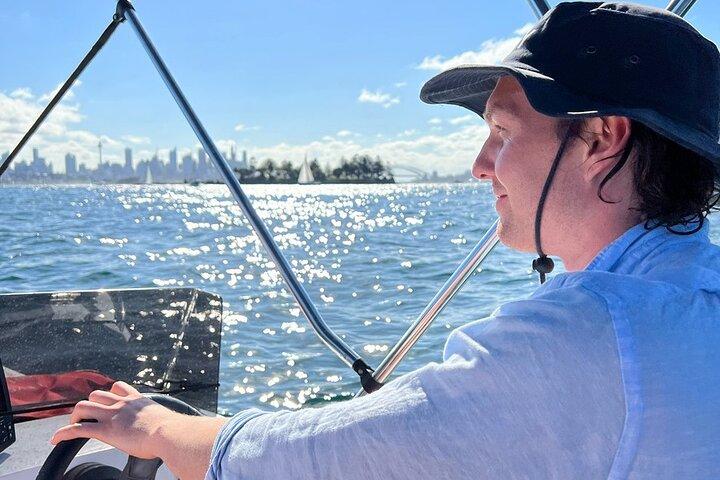 Lej selvkørende båd på Sydney Harbour