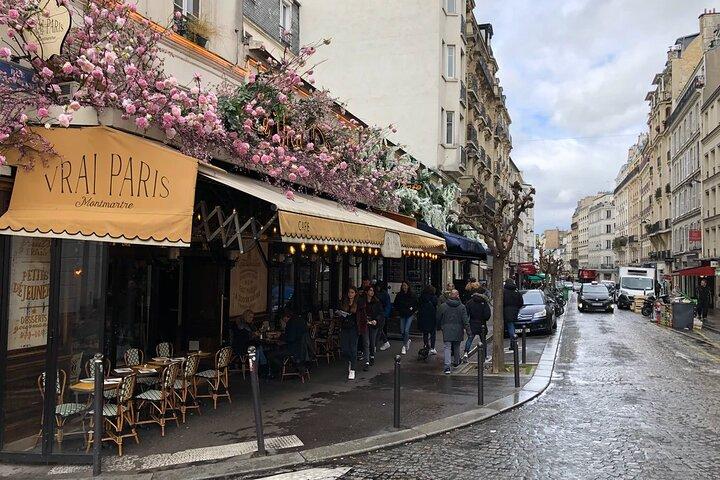 Montmartre und Dinner Cruise mit CDG-Abholung in Paris - 6 Stunden
