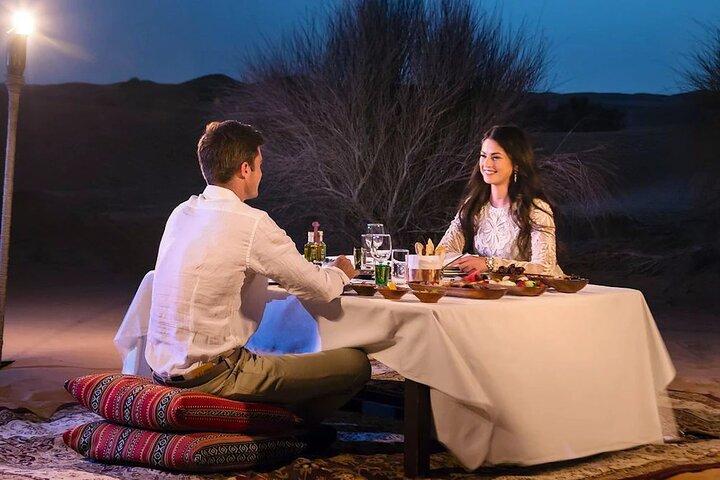 Safari romantique dans le désert à Dubaï
