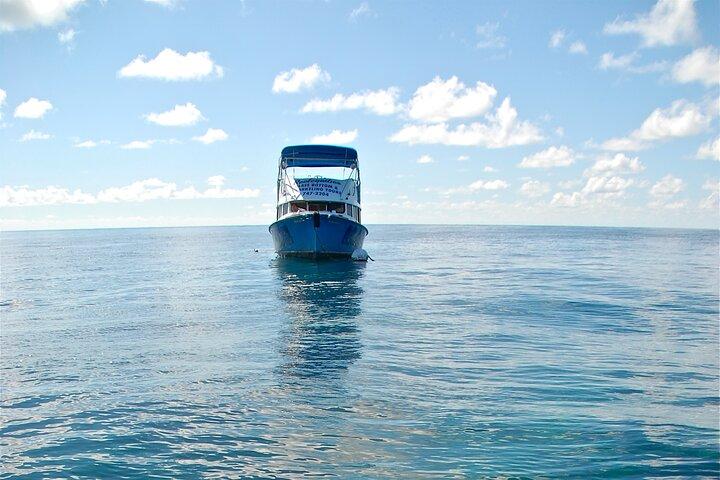 Crucero en barco con fondo de cristal de las Bermudas