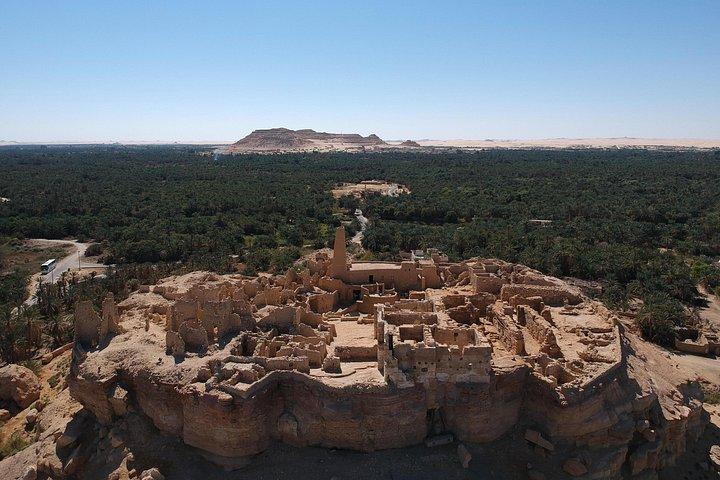 カイロのベドウィンとの3日間のシワオアシスアドベンチャーサファリキャンプ