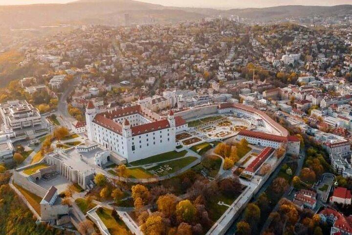 Wien nach Bratislava Tagesausflug in kleiner Gruppe mit Wandern & Panorama