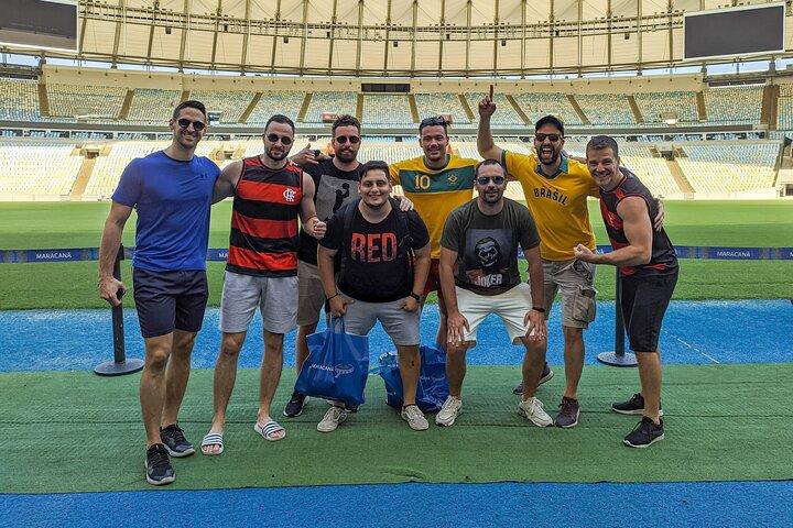 Historias de estadios y comida: Únete a un tour por el estadio Maracaná con un local