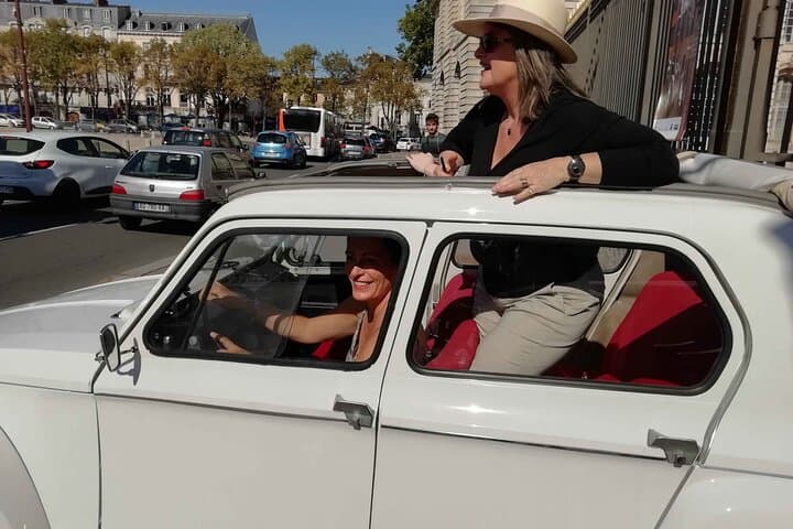 Private 1 hour tour of Versailles in a Vintage Car (2CV)