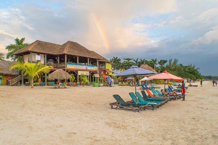 Negril 7 millas día de playa y parasailing y luego Rick's café chill