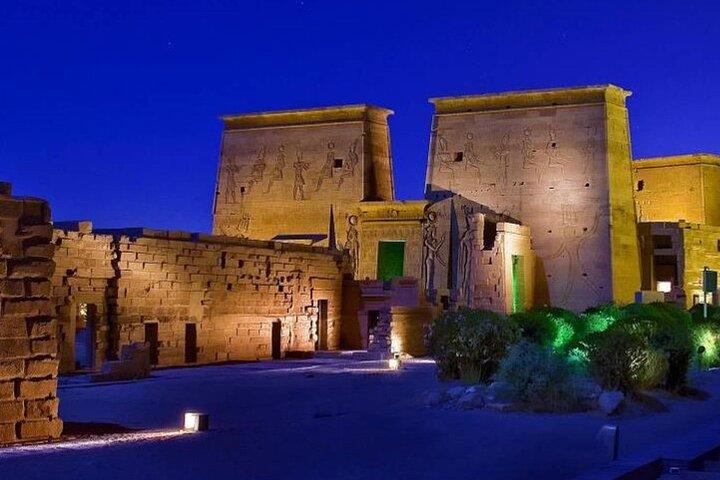 Tour privato allo spettacolo di suoni e luci del tempio di Philae con trasferimenti