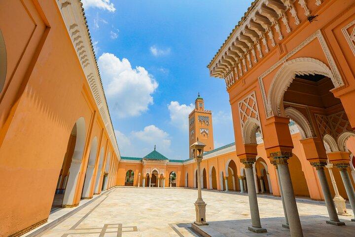 アムリトサルの雄大なカプールタラ: 宮殿、寺院など