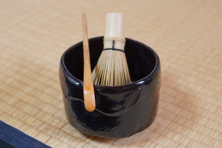 伝統的な茶室での東京茶道教室