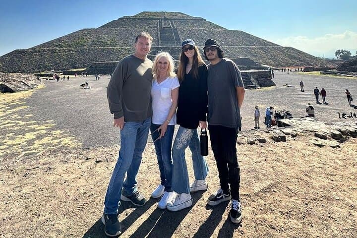Private Tour with local guide to Teotihuacan