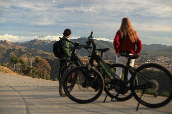 Grenade : coucher de soleil sur l'Alhambra et la Sierra Nevada en vélo électrique