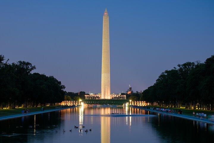 Monumentos de DC a la luz de la luna: recorrido a pie en grupos pequeños