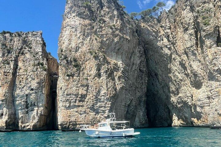 水泳とシュノーケリングの停留所があるガエータへのボートツアー2時間