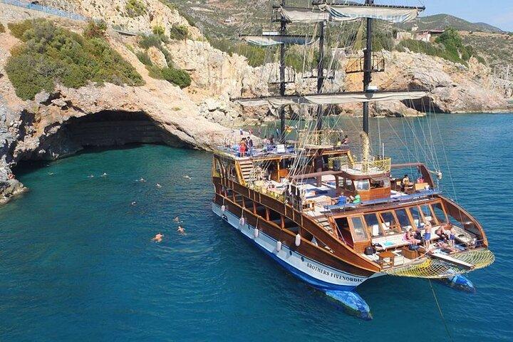 Alanya Catamarano Gita in barca incl. Pranzo e bevande