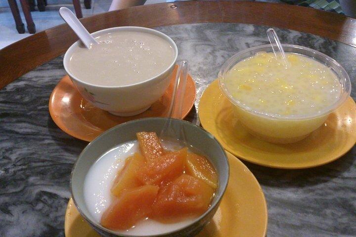 Tour gastronómico privado de Guangzhou Yumcha y exploración del mercado de alimentos local