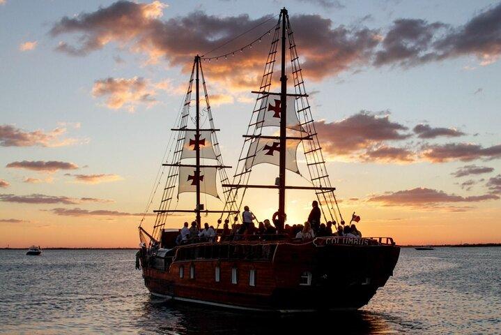 Disfruta El Galeón Español con una Cena Romántica Nocturna en Cancún