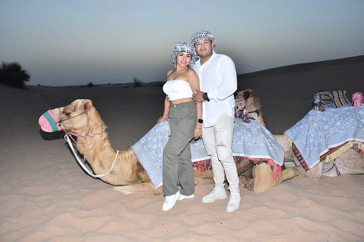 Kamelritt, Dune Bashing & Live-Shows mit BBQ-Dinner in Dubai