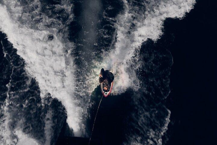 Wakeboard e wakesurf no Lago Como com barco Mastercraft