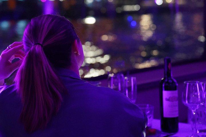 Paris Gourmet Dinner Seine Flusskreuzfahrt mit Sänger und DJ Set