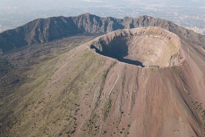 ナポリ発ポンペイ、ヘルクラネウム、ヴェスヴィオ日帰り旅行