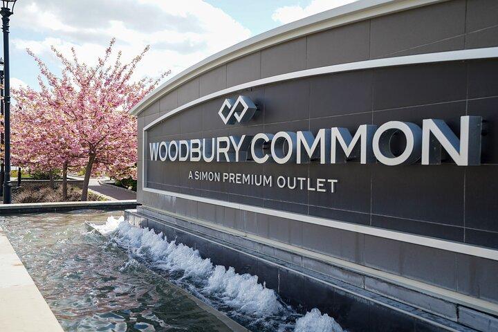 ミッドタウンからのウッドベリー コモン プレミアム アウトレット ショッピング ツアー