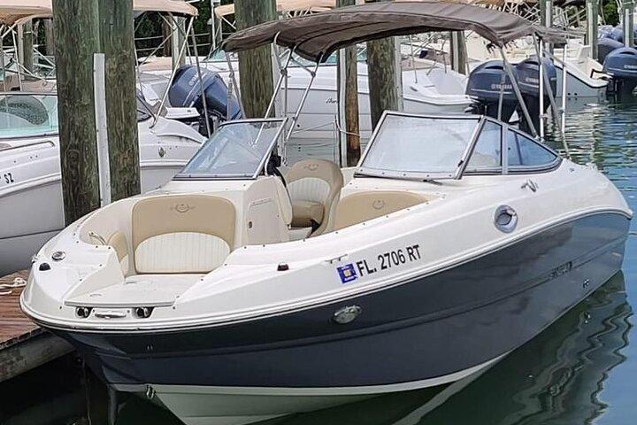 24 Ft Miami Bay : Barco Privado, Gas Incluido , 6 personas, Capitaneado