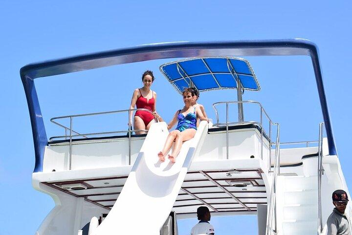 Desde Punta Cana: Party Boat + Snorkeling Live Music Drink Open B