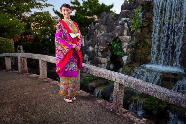 Pasea por la ciudad con un kimono [Elige tu kimono favorito del traje tradicional de Okinawa "Ryuso", kimono o yukata] [Peinado, lápiz labial, vestimenta y tarifa de alquiler] Todo incluido