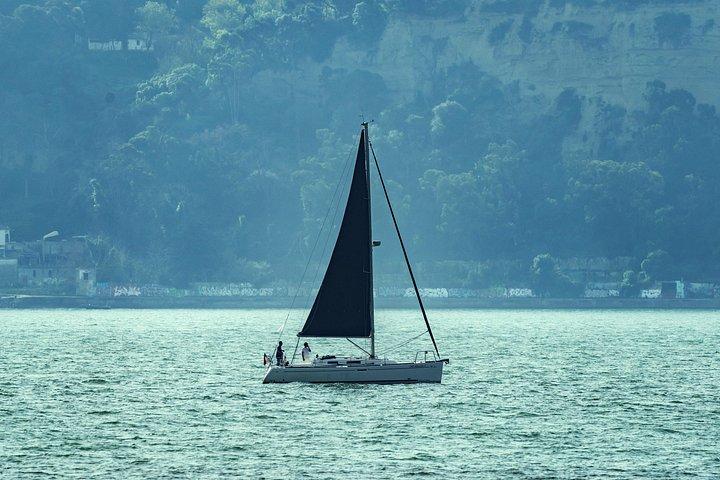 Private sailboat tour in Lisbon