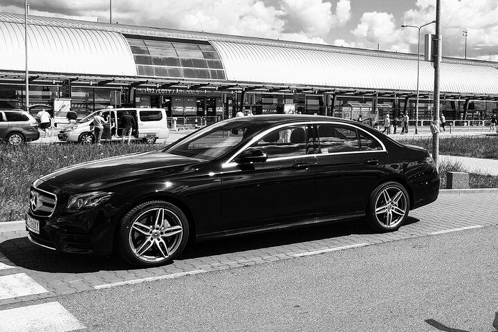 Flughafen Warschau Modlin Privattransfer 1 bis 4 Passagiere
