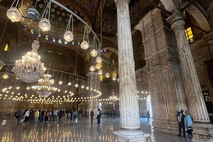 ギザのピラミッドへのプライベートツアー、エジプト博物館、シタデル＆カーンエルカリリ